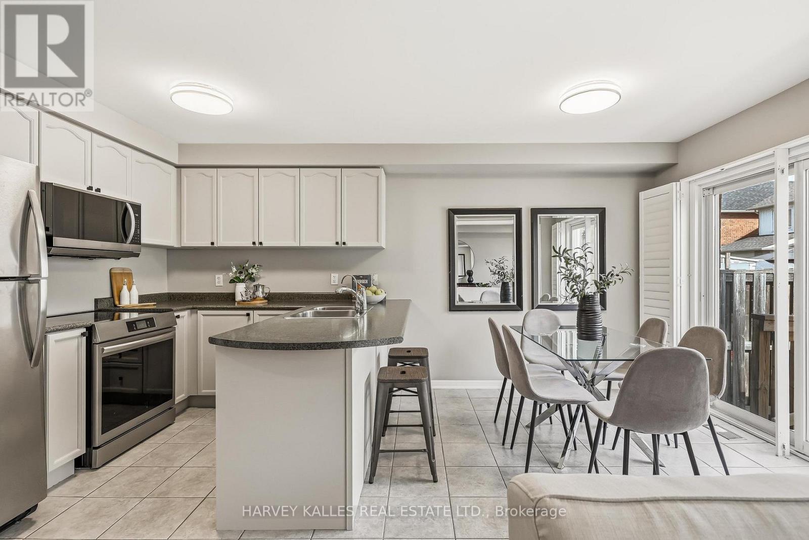 10 Dougherty Crescent, Whitchurch-Stouffville, Ontario  L4A 0A3 - Photo 9 - N13241574