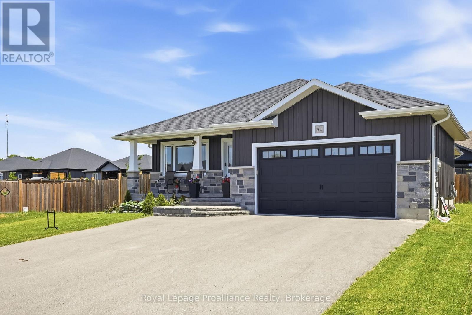 31 Gavin Crescent, Quinte West, Ontario  K8V 0H2 - Photo 2 - X13241684