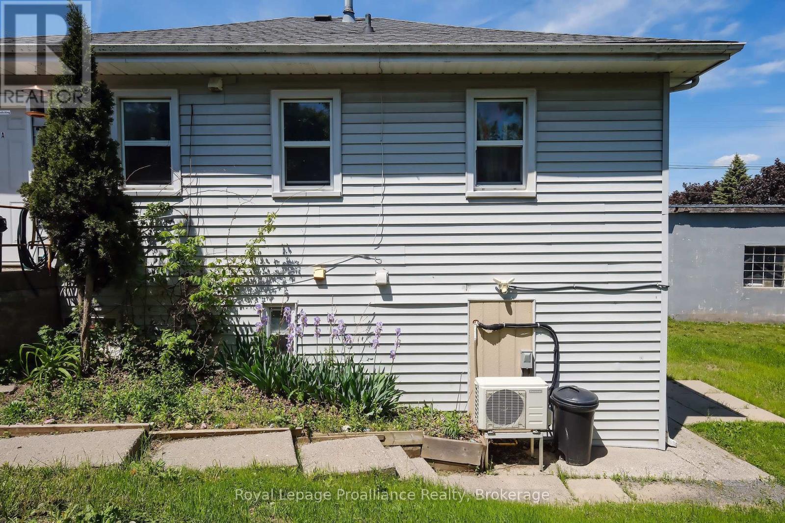 100 Crown Street, Quinte West, Ontario  K8V 1P4 - Photo 10 - X13241882