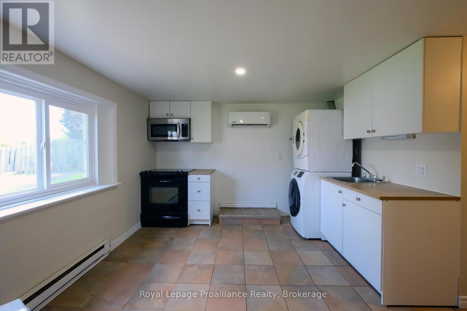 100 Crown Street, Quinte West, Ontario  K8V 1P4 - Photo 24 - X13241882