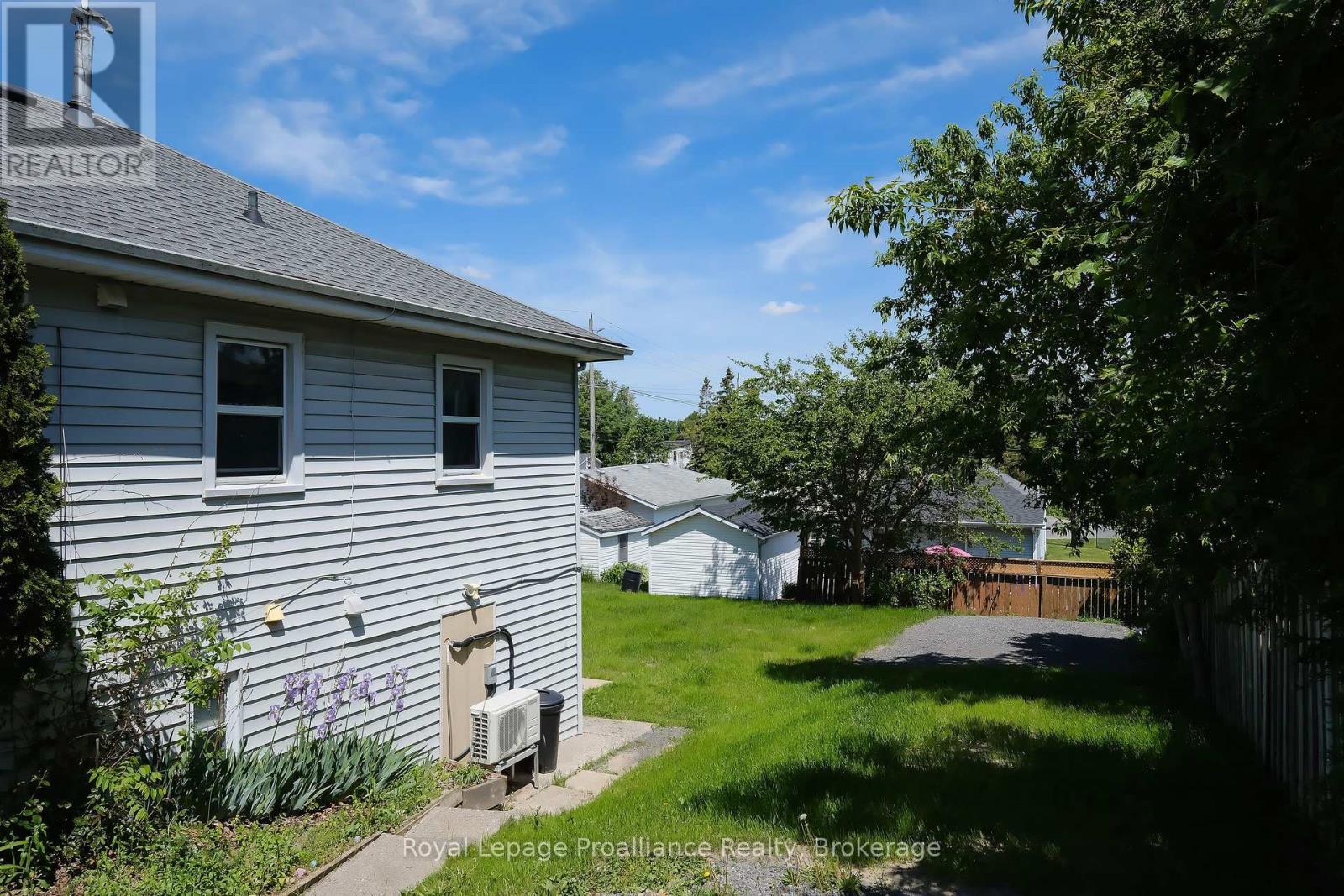 100 Crown Street, Quinte West, Ontario  K8V 1P4 - Photo 3 - X13241882