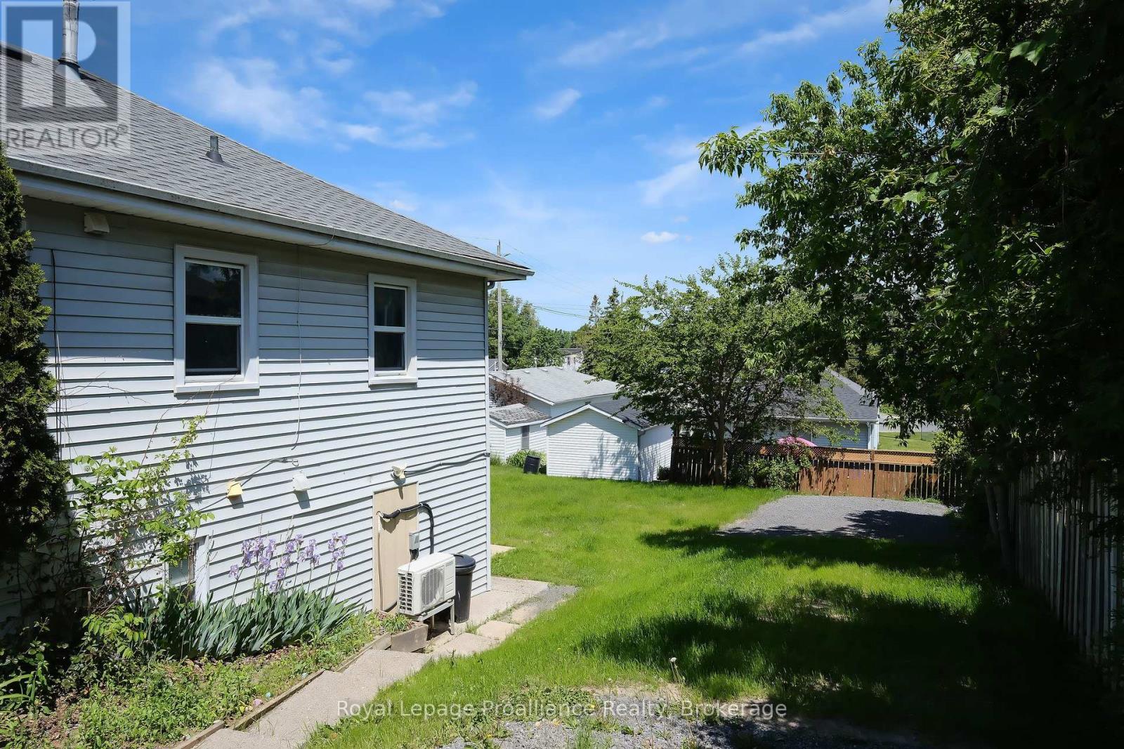 100 Crown Street, Quinte West, Ontario  K8V 1P4 - Photo 4 - X13241882