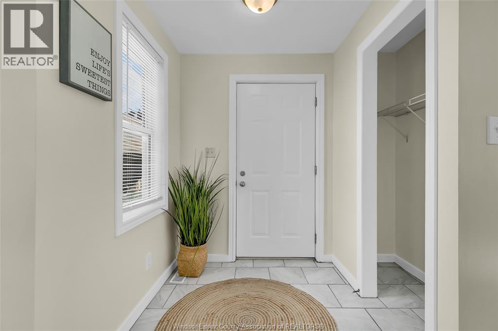 551 Hildegarde Street, Windsor, Ontario  N8X 2Z4 - Photo 3 - 26013124