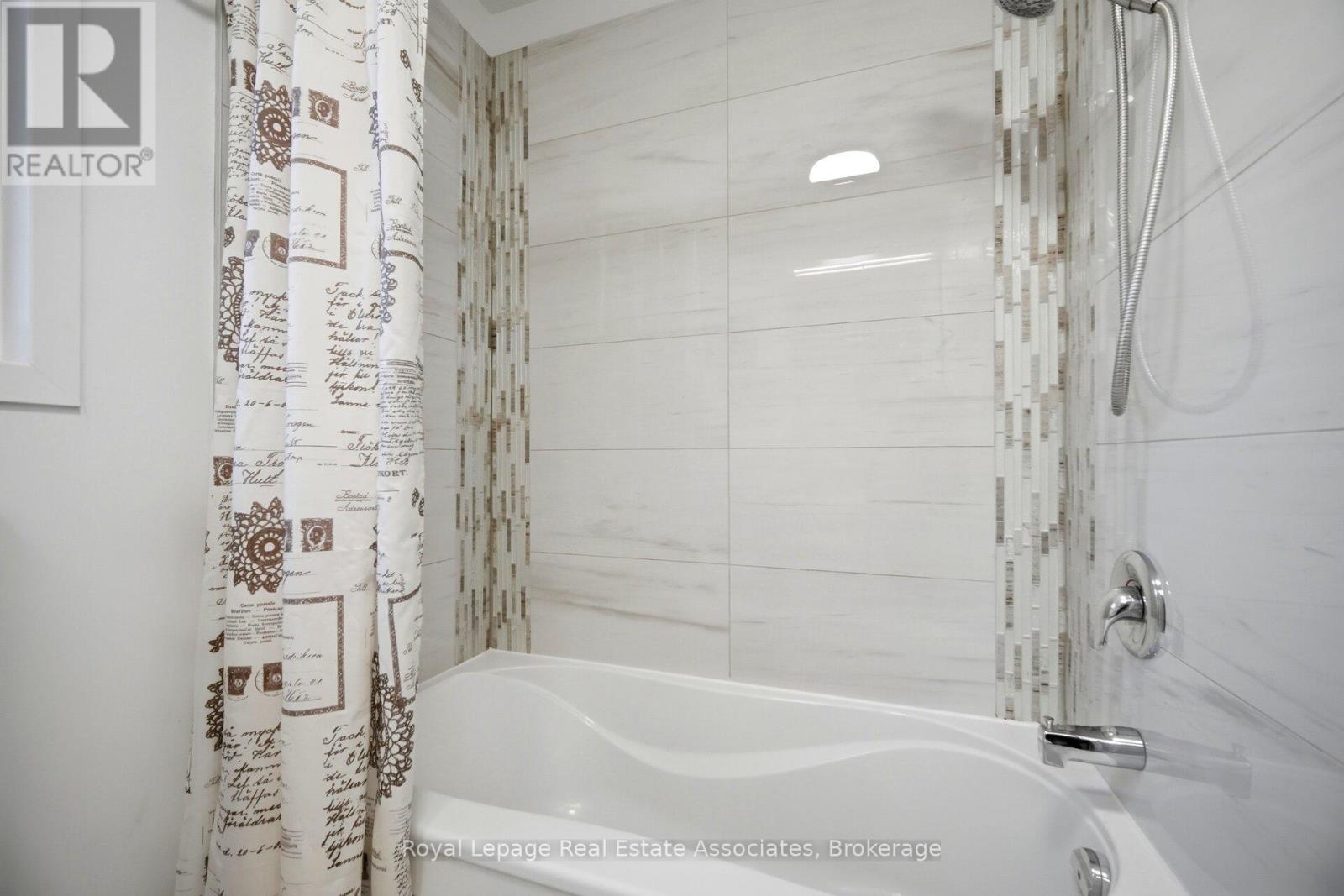 1308 Valerie Crescent, Oakville, Ontario  L6J 7E2 - Photo 25 - W13241624