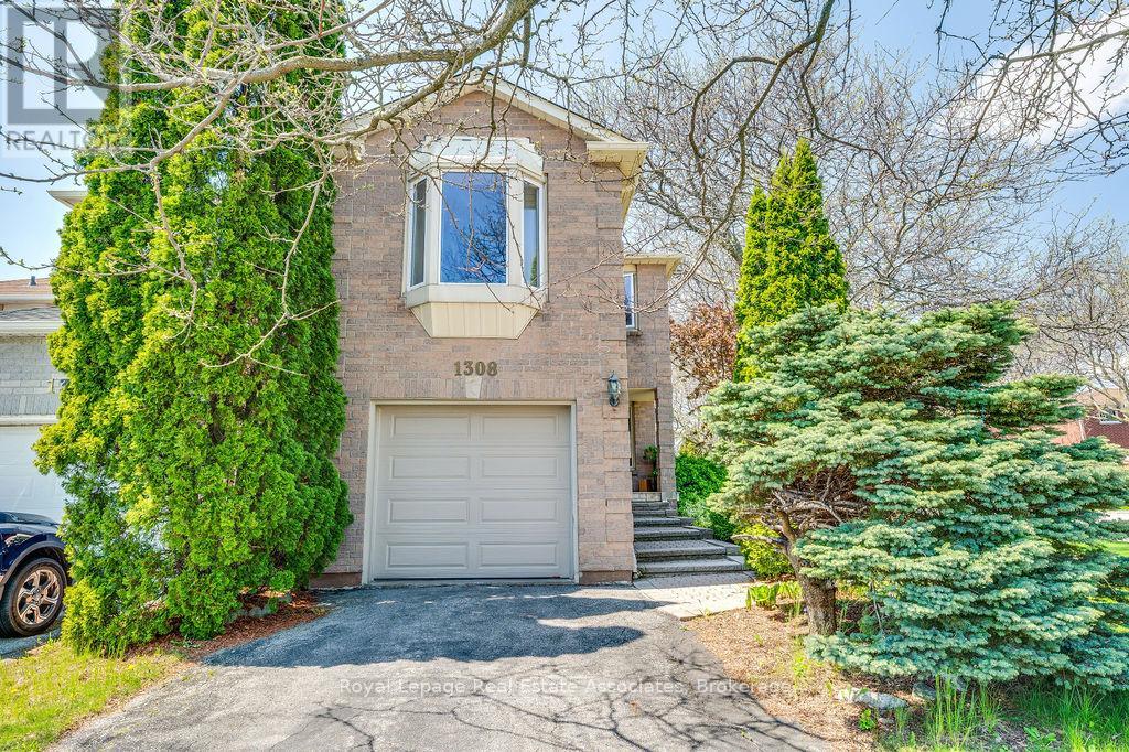 1308 Valerie Crescent, Oakville, Ontario  L6J 7E2 - Photo 3 - W13241624