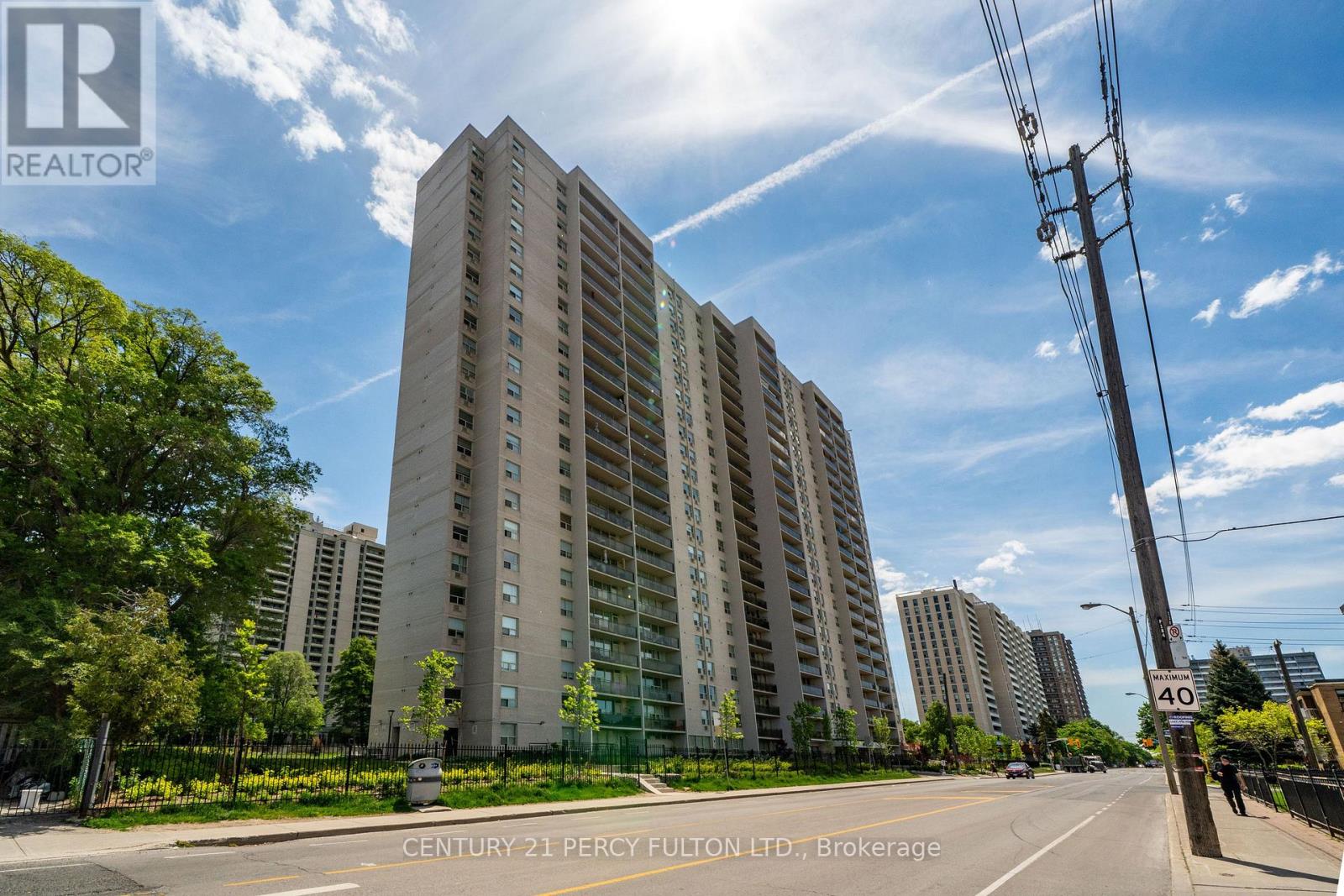 <div class="slider-price">$609,900</div><p>1002 - 155 Marlee Avenue, Toronto, Ontario</p>