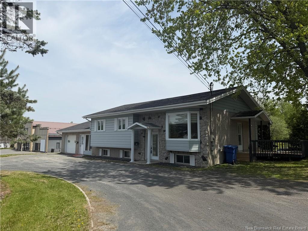 711 Victoria Street, Edmundston, New Brunswick  E3V 3S9 - Photo 2 - NB130994