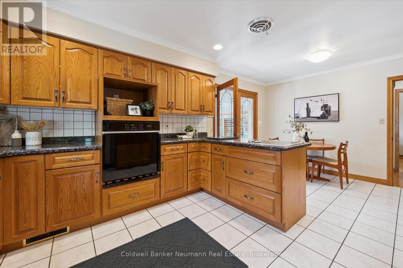 9 Ottawa Crescent, Guelph, Ontario  N1E 2A4 - Photo 4 - X13241756