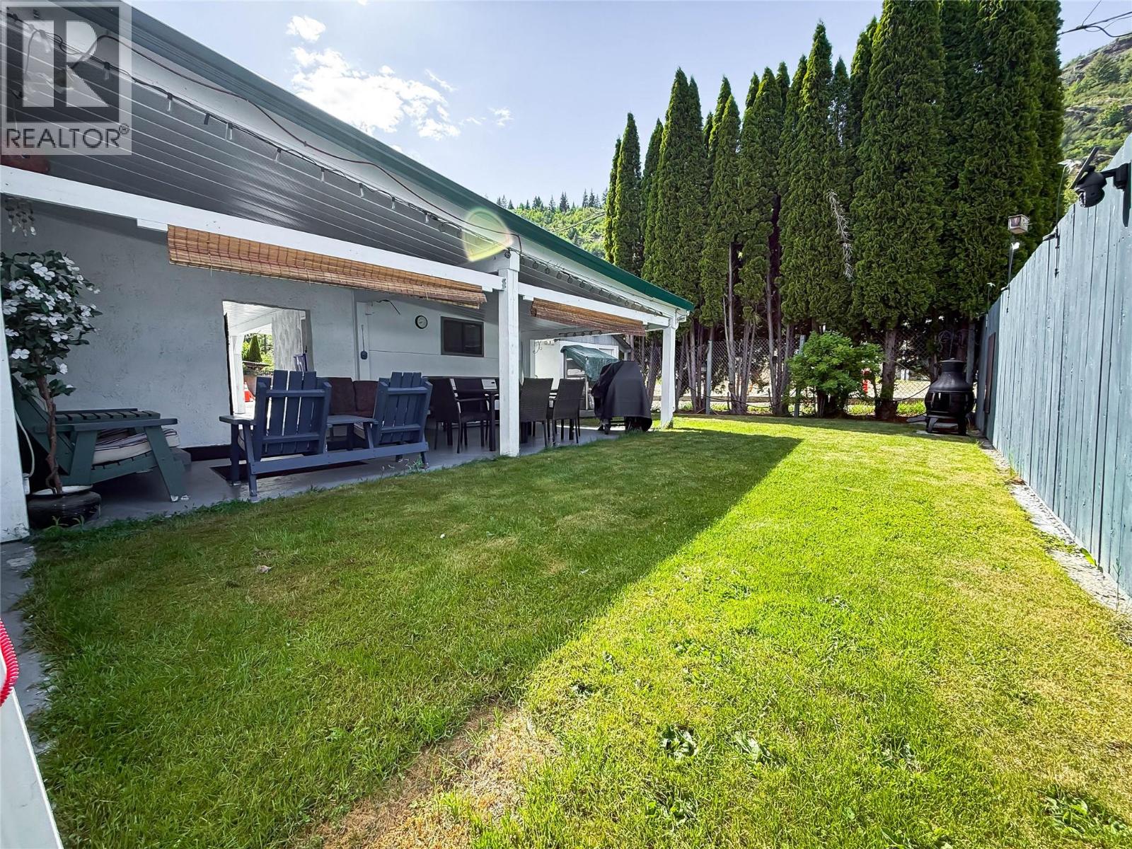 510 10th Avenue, Montrose, British Columbia  V0G 1P0 - Photo 5 - 10380818