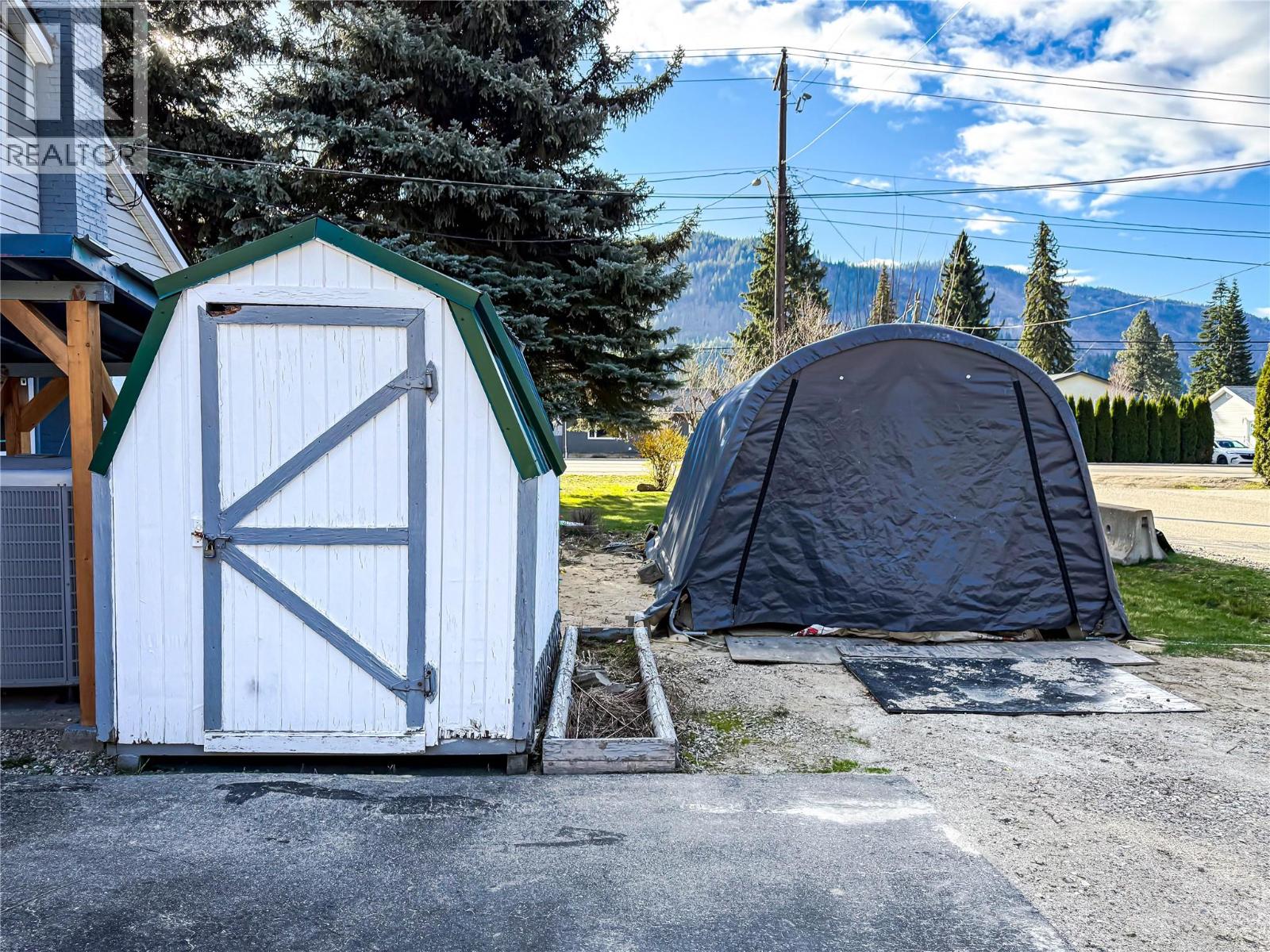 510 10th Avenue, Montrose, British Columbia  V0G 1P0 - Photo 9 - 10380818
