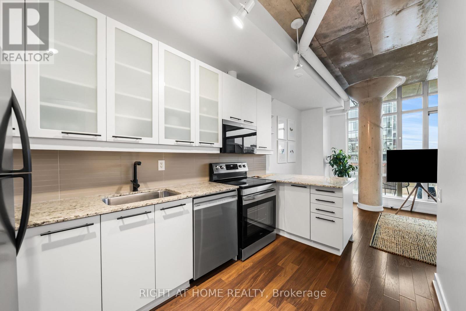 807 - 66 Portland Street, Toronto, Ontario  M5V 2M6 - Photo 7 - C13241656