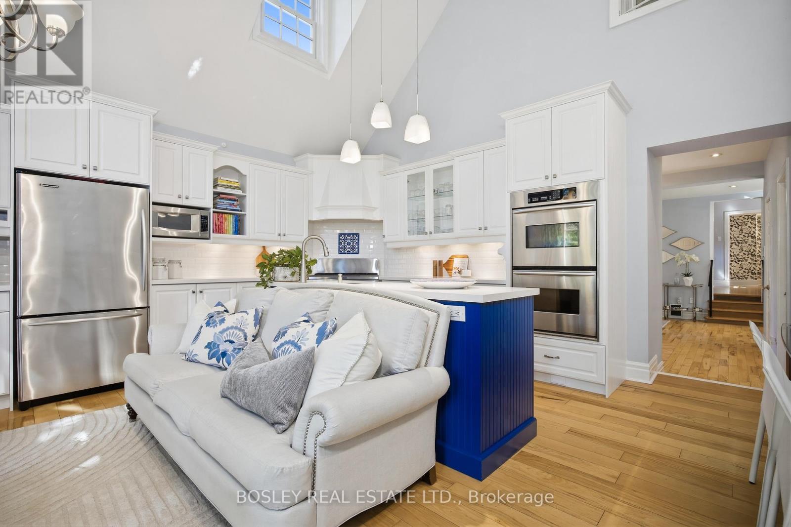71 Sutherland Drive, Toronto, Ontario  M4G 1H6 - Photo 4 - C13241674