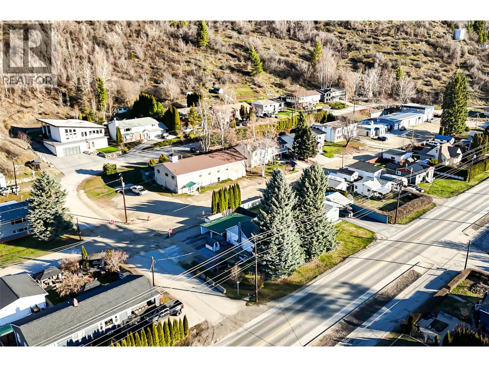 510 10th Avenue, Montrose, British Columbia  V0G 1P0 - Photo 6 - 10380818