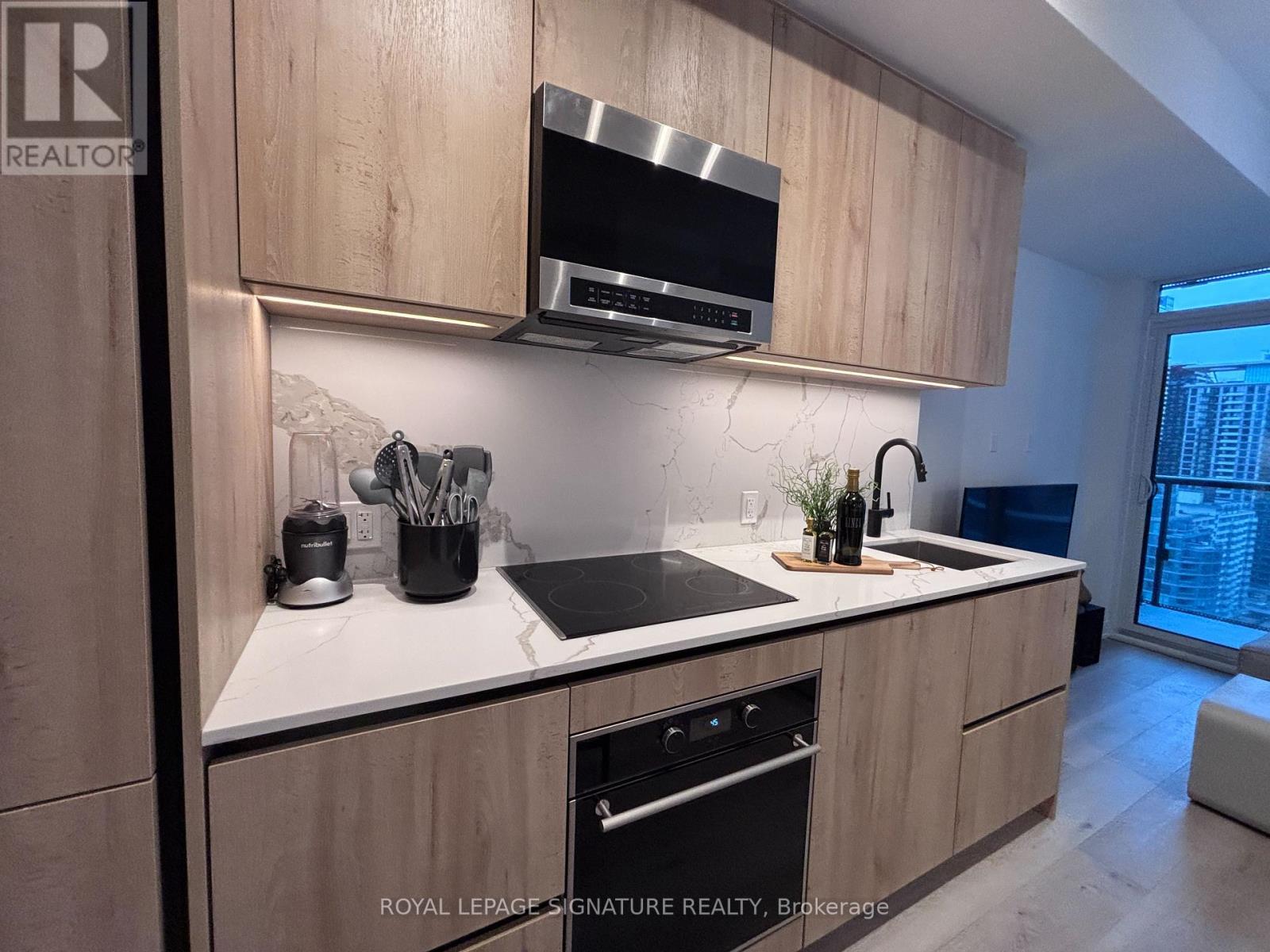 2104 - 127 Broadway Avenue, Toronto, Ontario  M4P 1V4 - Photo 2 - C13241850