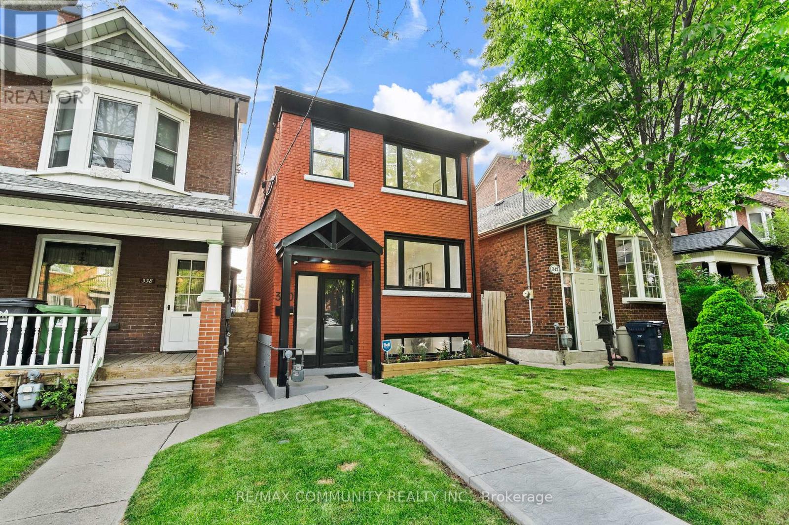 340 Albany Avenue, Toronto, Ontario  M5R 3C9 - Photo 2 - C13241962
