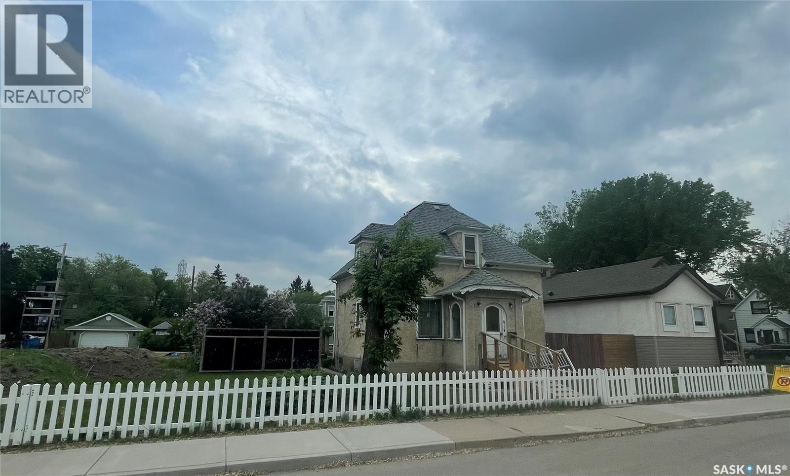 419 18th Street W, Saskatoon, Saskatchewan  S7L 1E4 - Photo 2 - SK038300