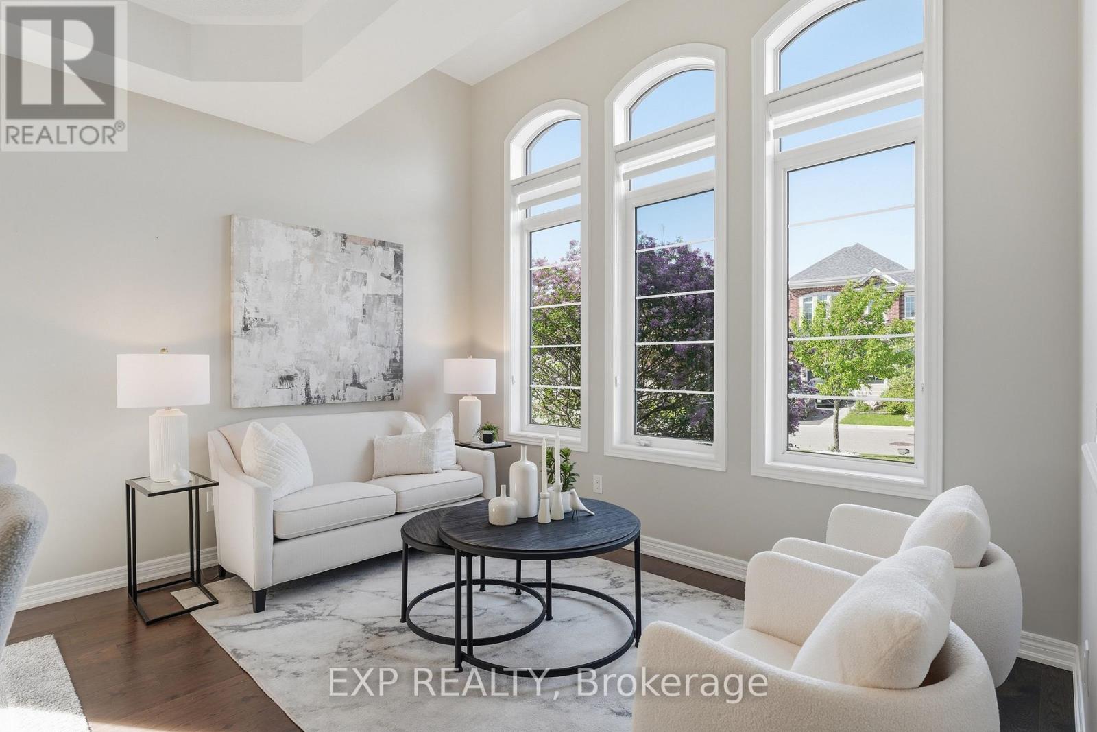 25 Manor Forest Road, East Gwillimbury (Mt Albert), Ontario  L0G 1M0 - Photo 3 - N13241748