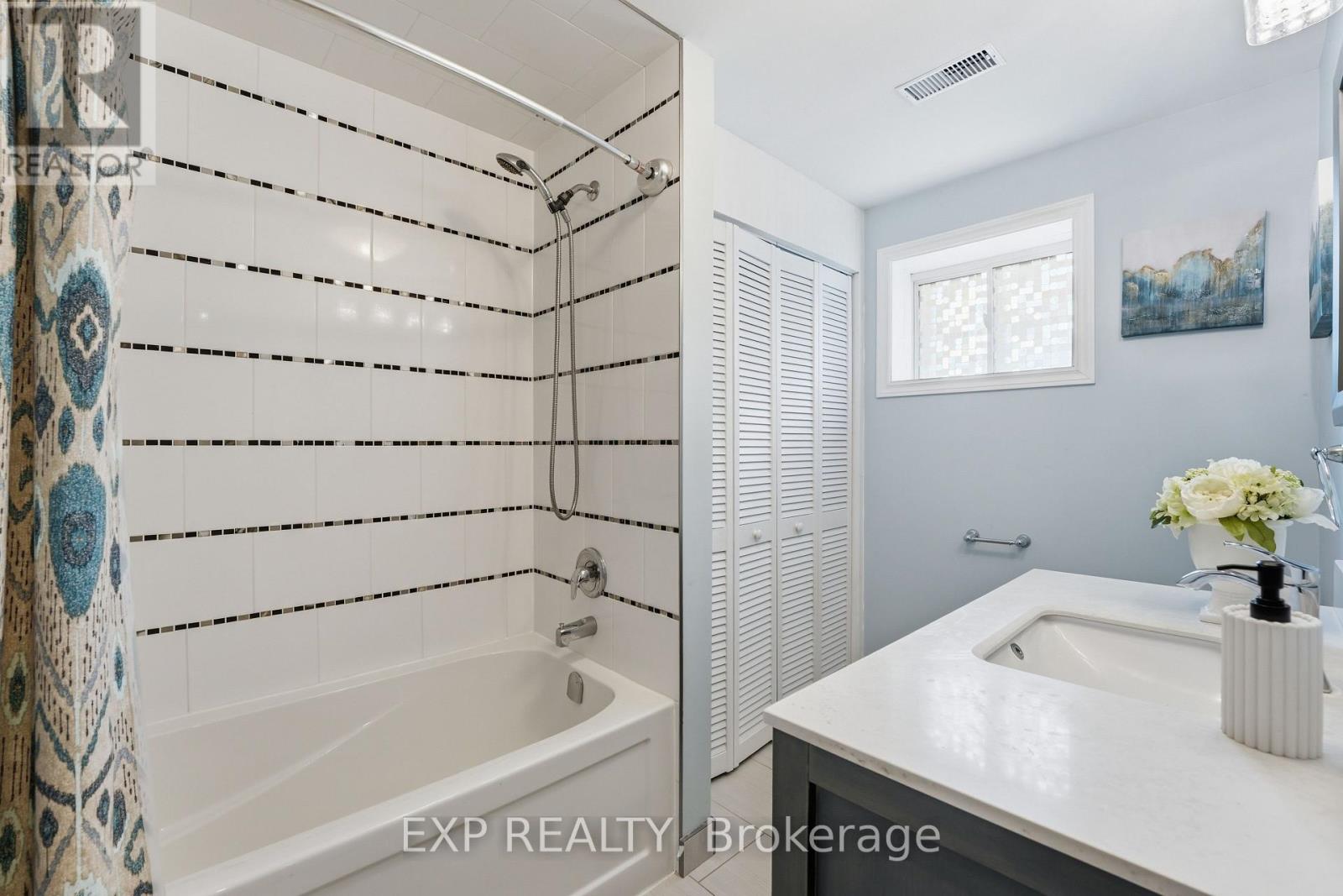 25 Manor Forest Road, East Gwillimbury (Mt Albert), Ontario  L0G 1M0 - Photo 35 - N13241748