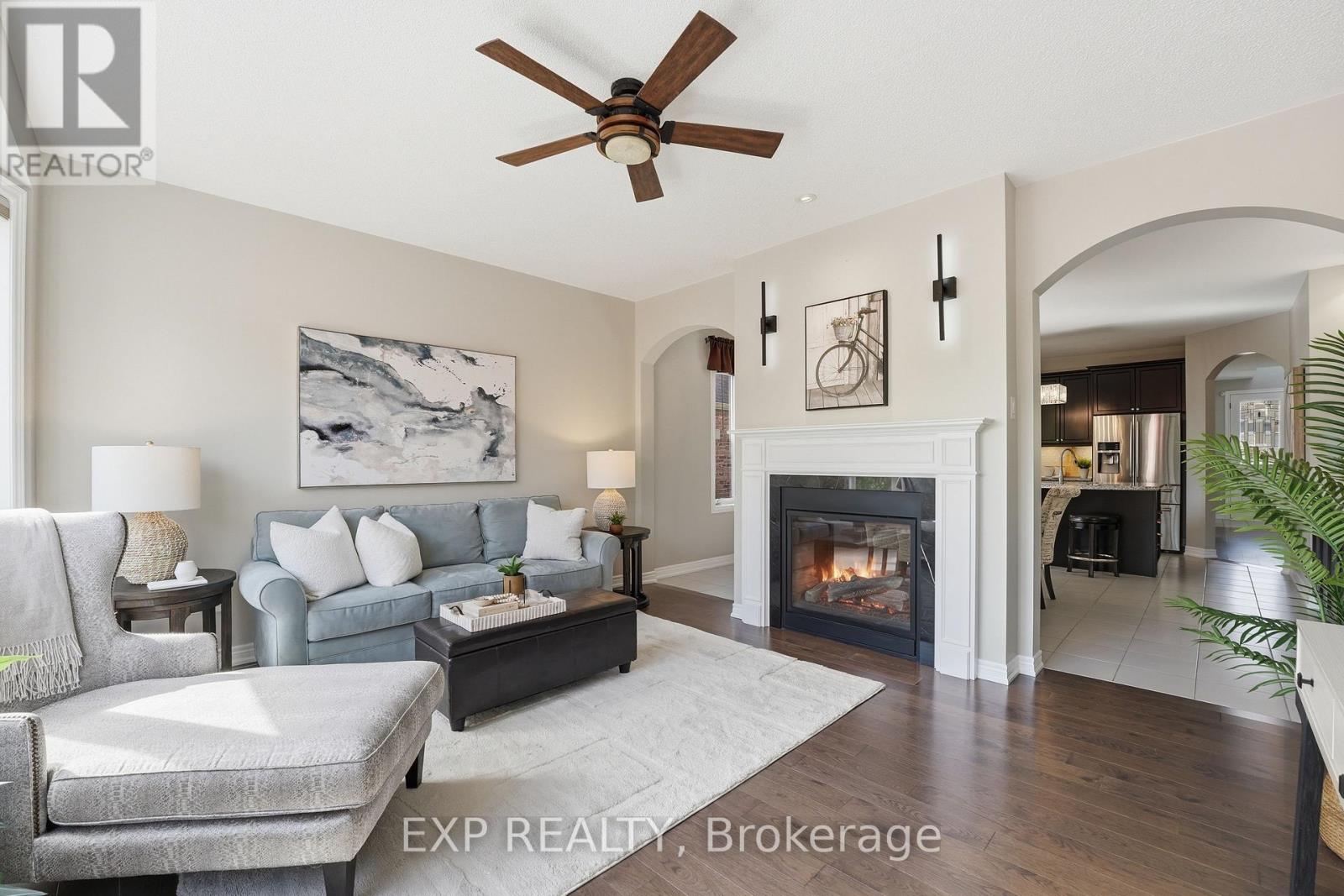 25 Manor Forest Road, East Gwillimbury (Mt Albert), Ontario  L0G 1M0 - Photo 5 - N13241748