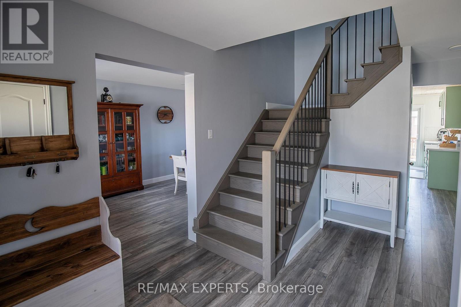 213 Melbourne Drive, Bradford West Gwillimbury (Bradford), Ontario  L3Z 2Y8 - Photo 2 - N13241798