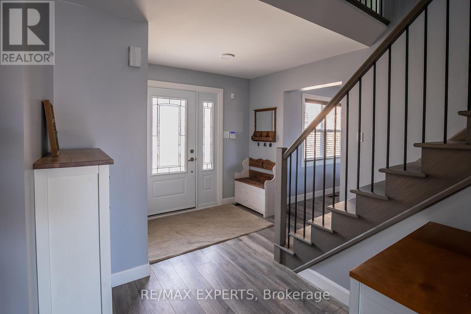 213 Melbourne Drive, Bradford West Gwillimbury (Bradford), Ontario  L3Z 2Y8 - Photo 3 - N13241798