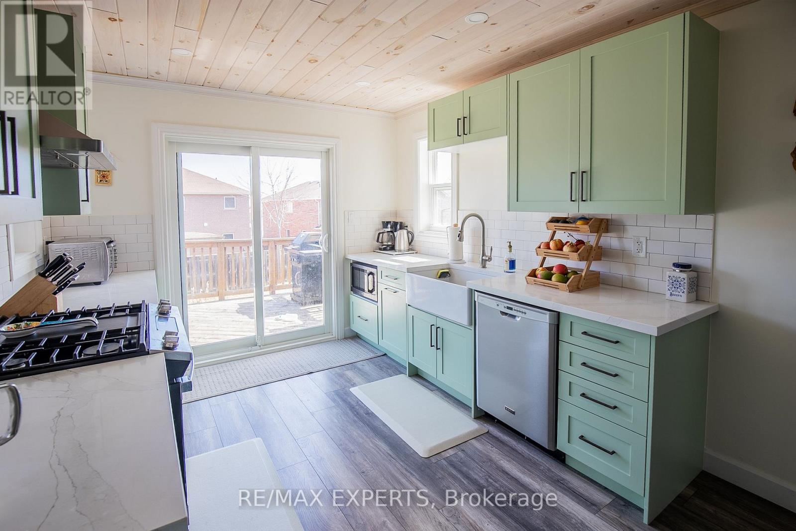 213 Melbourne Drive, Bradford West Gwillimbury (Bradford), Ontario  L3Z 2Y8 - Photo 6 - N13241798
