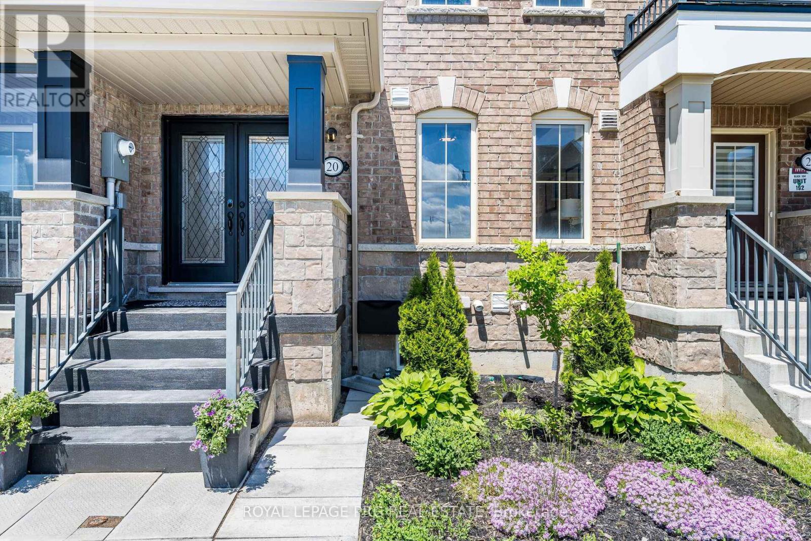 20 Remembrance Road, Brampton, Ontario  L7A 4Y8 - Photo 5 - W13237326