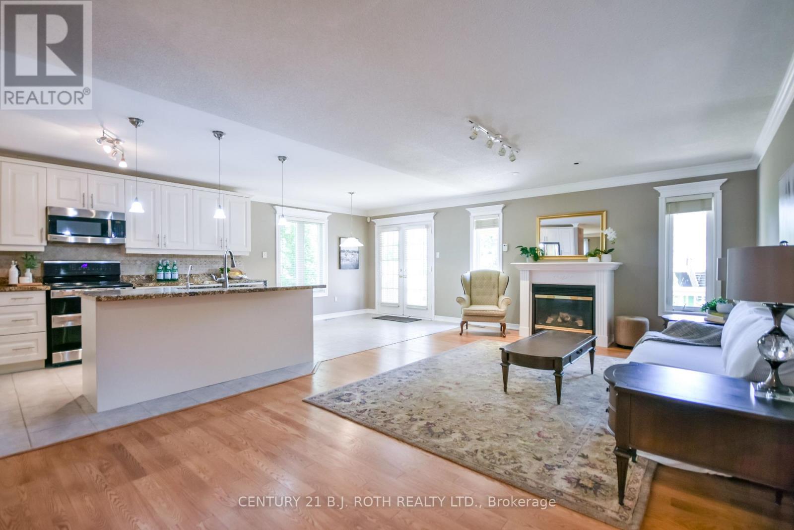 112 Silver Birch Avenue, Wasaga Beach, Ontario  L9Z 1N2 - Photo 4 - S13241956