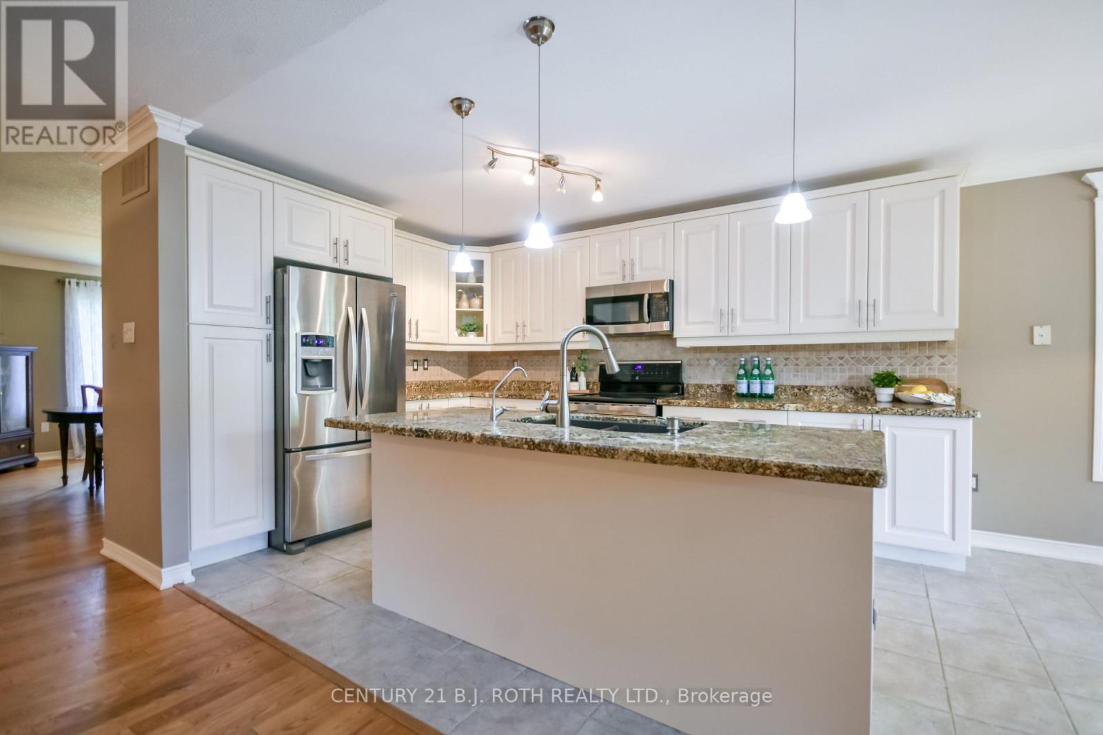 112 Silver Birch Avenue, Wasaga Beach, Ontario  L9Z 1N2 - Photo 5 - S13241956