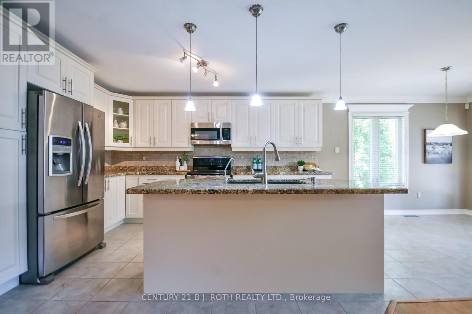 112 Silver Birch Avenue, Wasaga Beach, Ontario  L9Z 1N2 - Photo 7 - S13241956