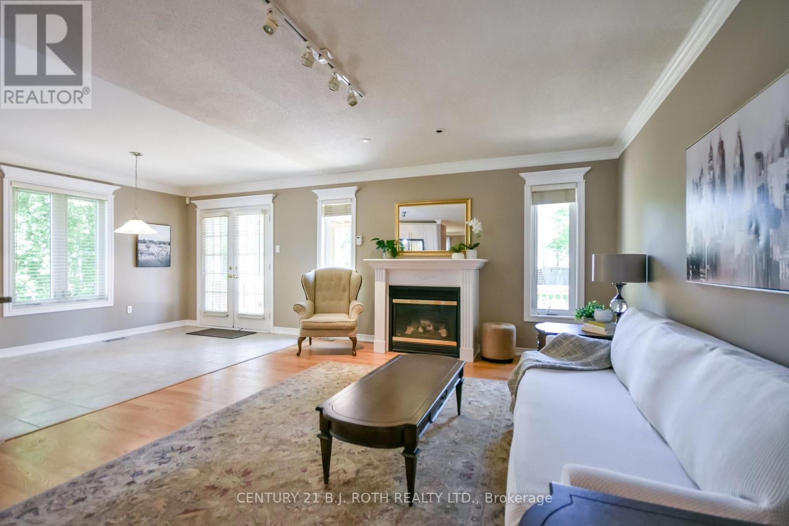 112 Silver Birch Avenue, Wasaga Beach, Ontario  L9Z 1N2 - Photo 8 - S13241956