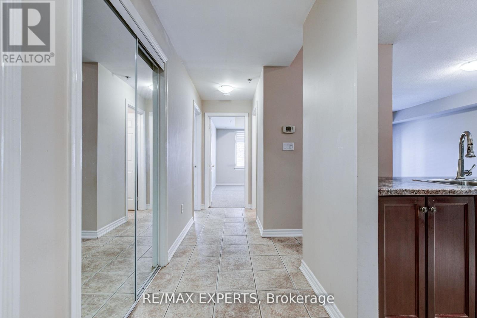 102 - 391 Plains Road E, Burlington, Ontario  L7T 4M2 - Photo 4 - W13241836