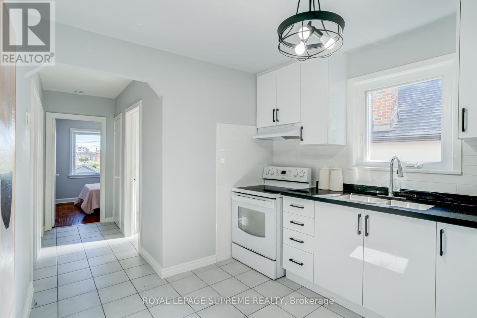 45 Beechborough Avenue, Toronto, Ontario  M6M 1Z2 - Photo 10 - W13241934