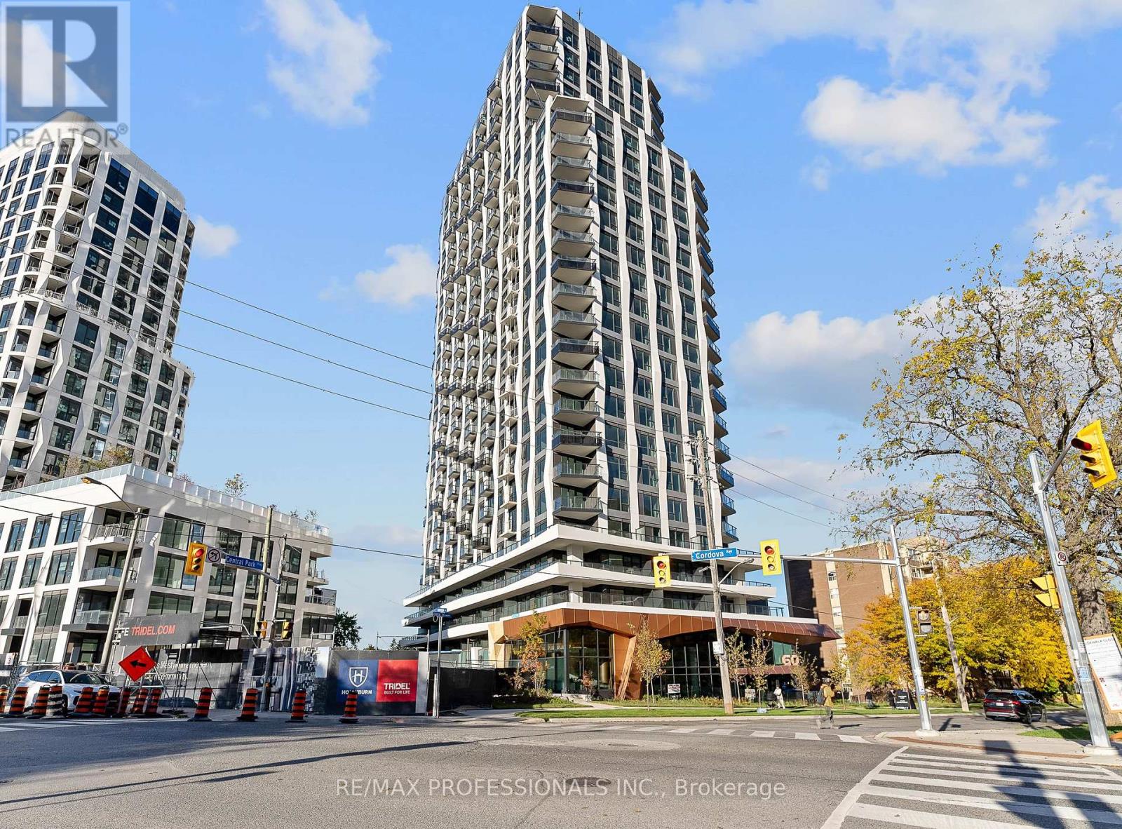 2002 - 60 CENTRAL PARK ROADWAY, Toronto, Ontario