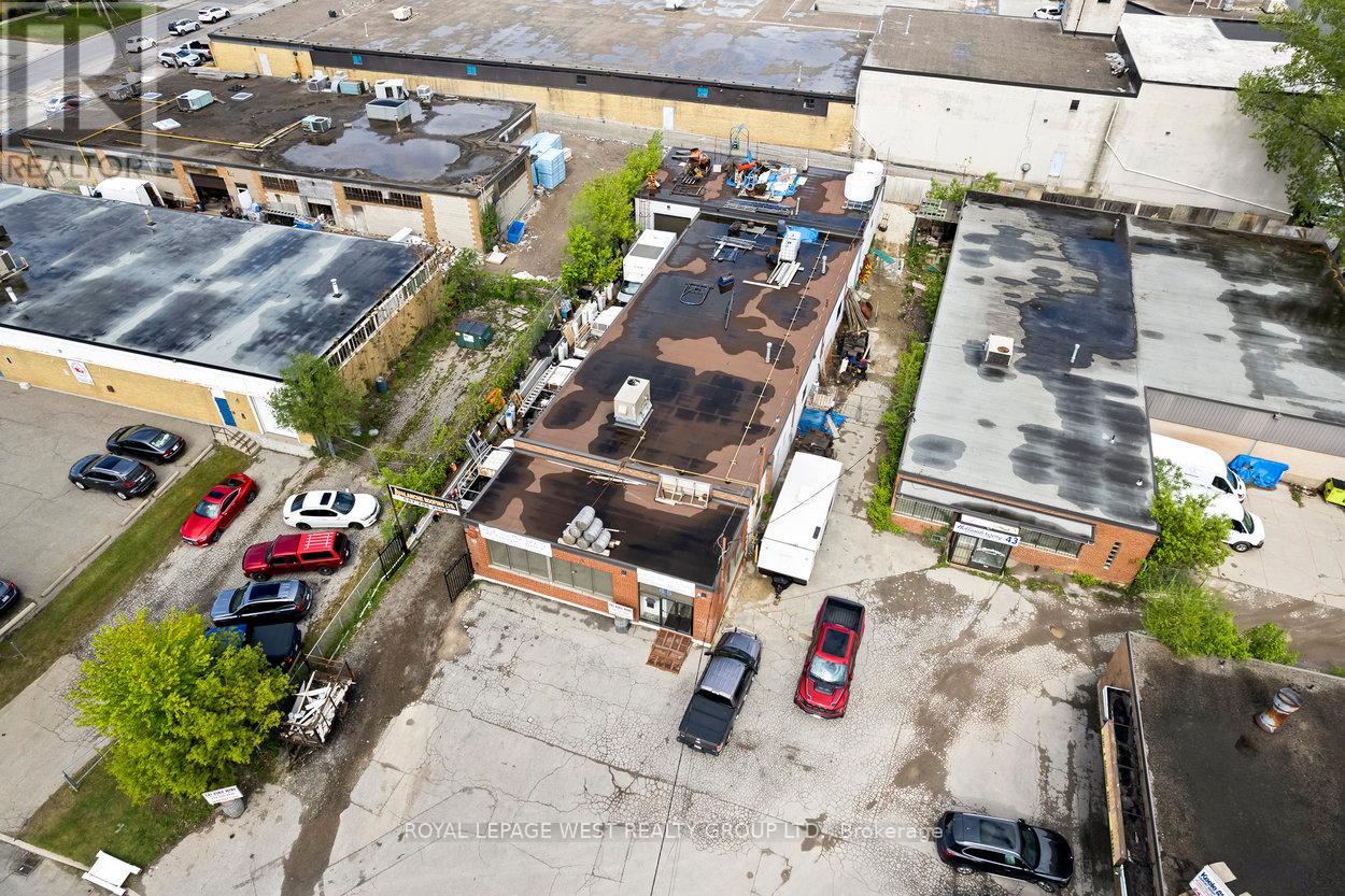 45 Densley Avenue, Toronto, Ontario  M6M 2P5 - Photo 6 - W13241976