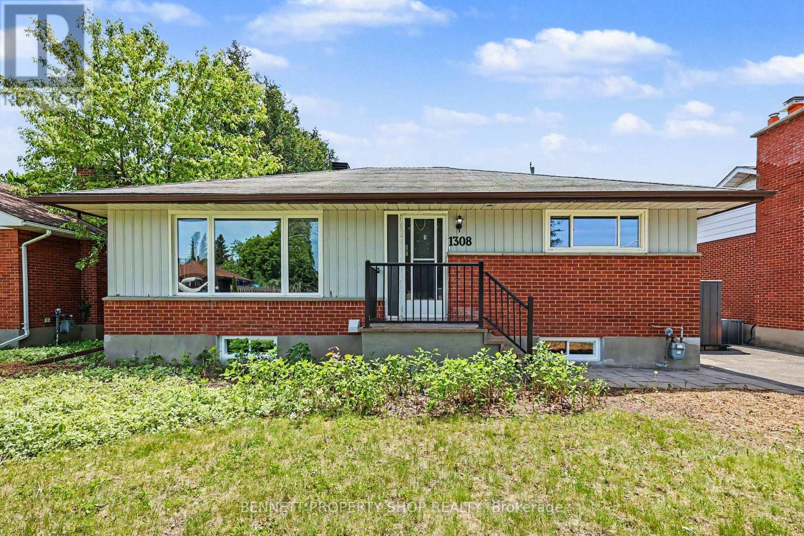 1308 RUSTIC DRIVE, Ottawa, Ontario