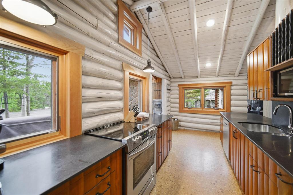 5 Heritage Lakefront Road, Whiteshell Provincial Pk, Manitoba R0E 0N0 - Photo 11 - 202612739