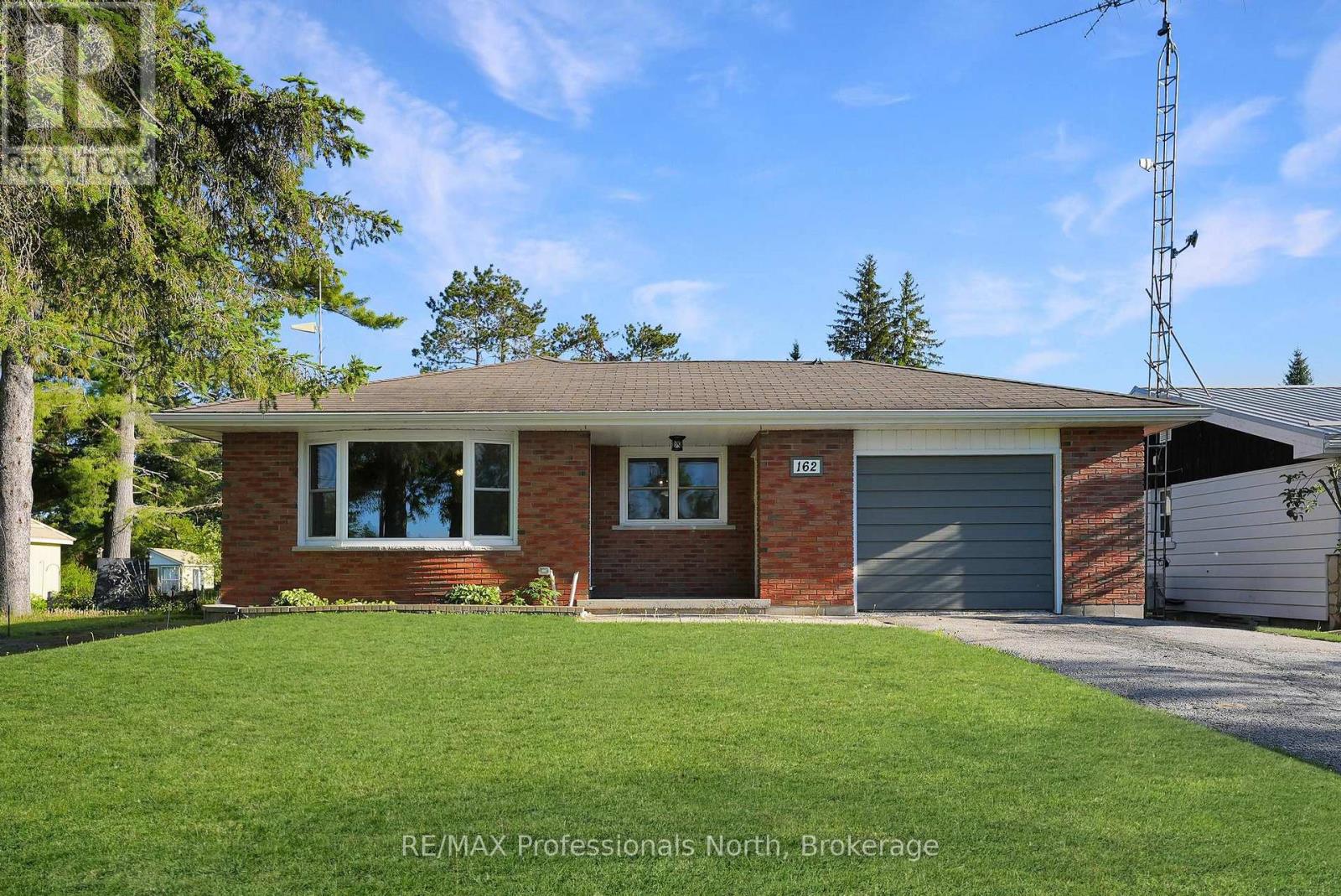 162 HILLSIDE DRIVE, Kawartha Lakes, Ontario