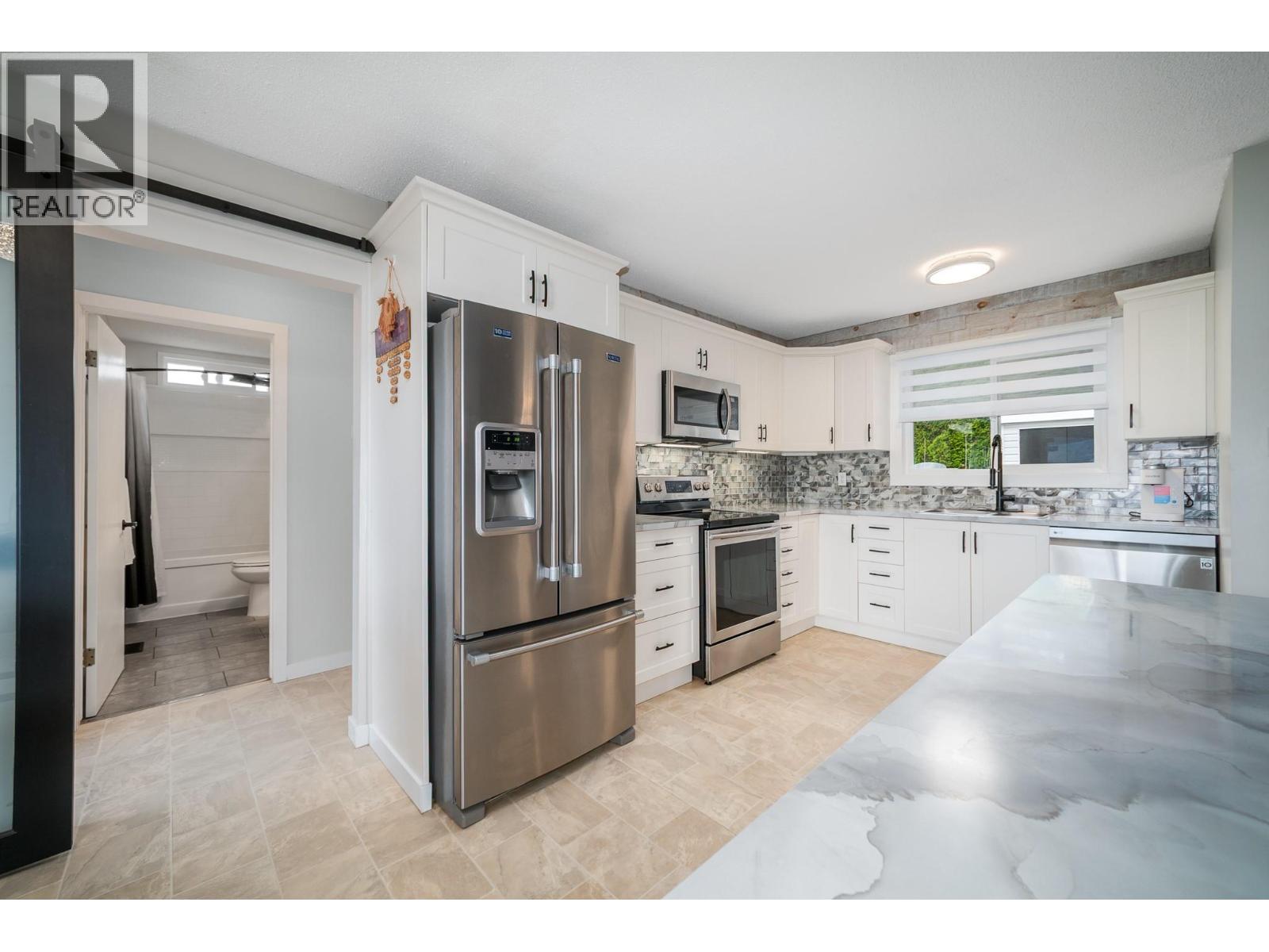 5287 Greata Road, Peachland, British Columbia  V0H 1X2 - Photo 11 - 10389740