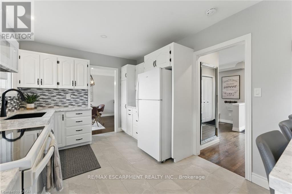 160 Council Crescent, Hamilton, Ontario  L9G 1V1 - Photo 11 - X12779476