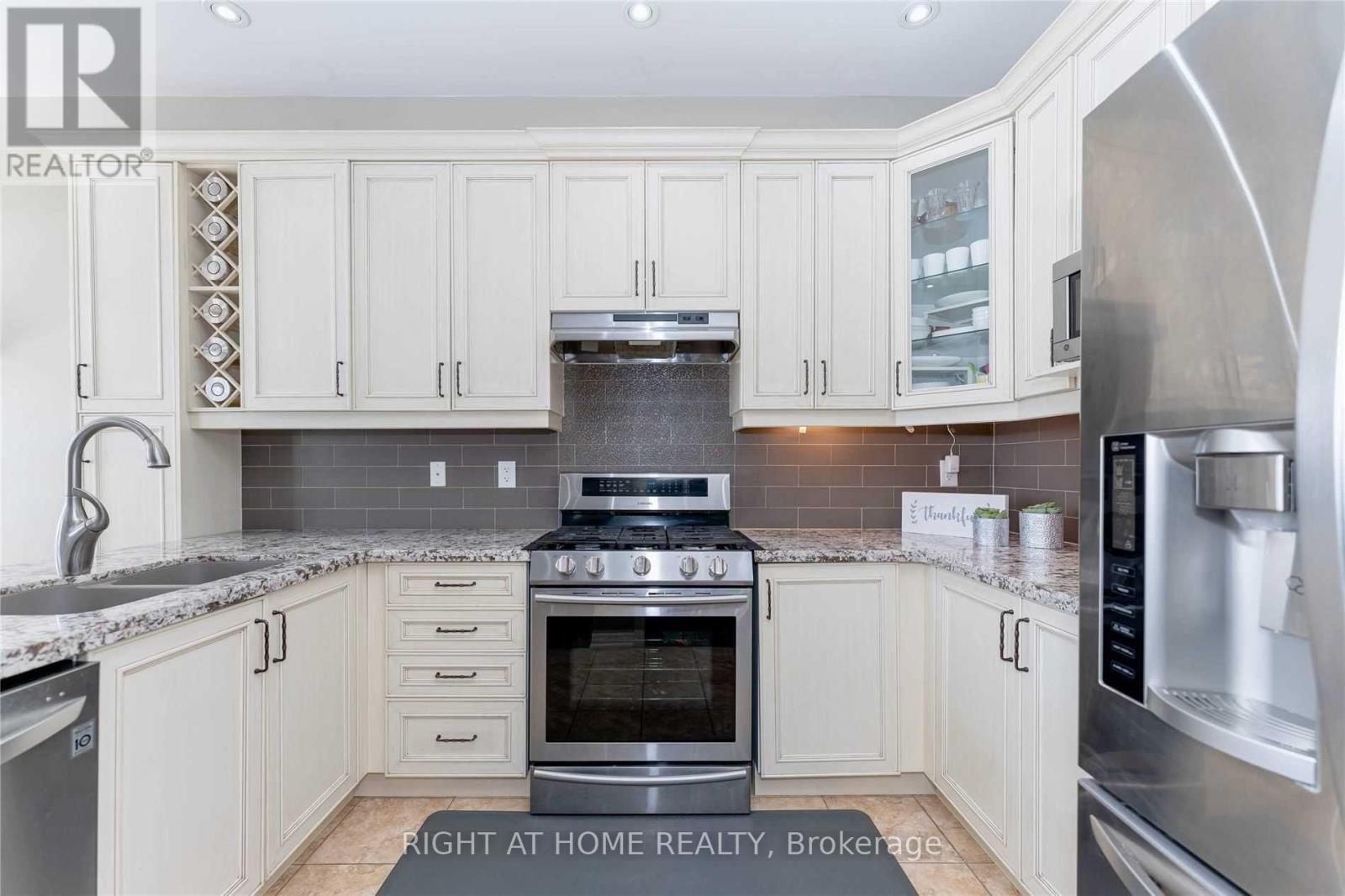 41 Dufay Road, Brampton, Ontario  L7A 4A2 - Photo 12 - W13236894
