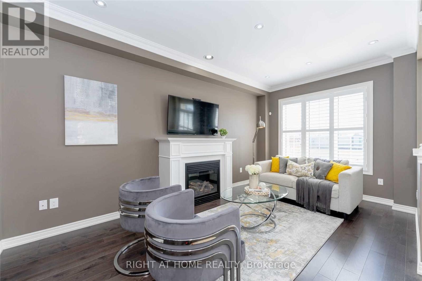 41 Dufay Road, Brampton, Ontario  L7A 4A2 - Photo 4 - W13236894