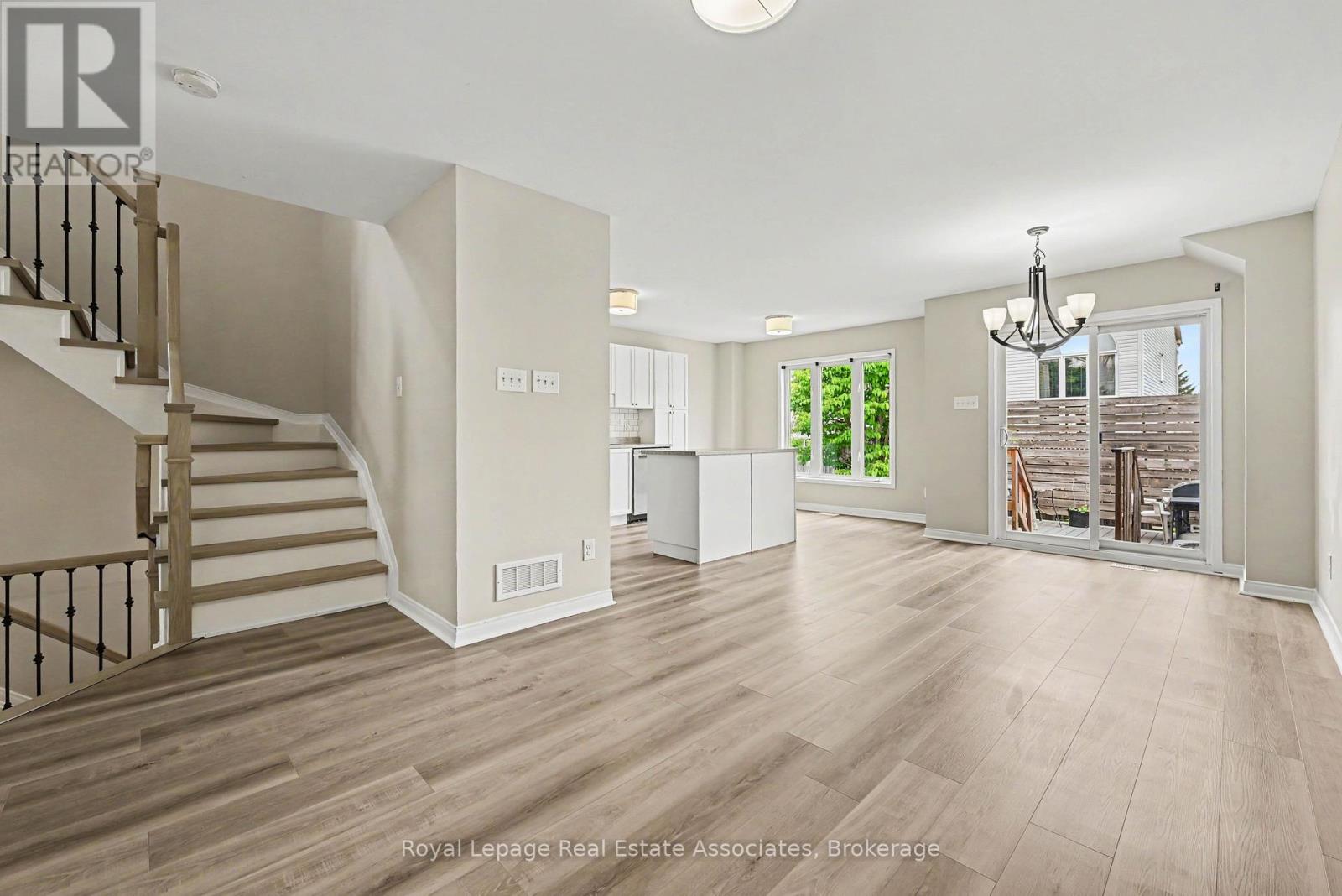 158 Lokoya Street, Ottawa, Ontario  K2S 0J5 - Photo 5 - X13226924