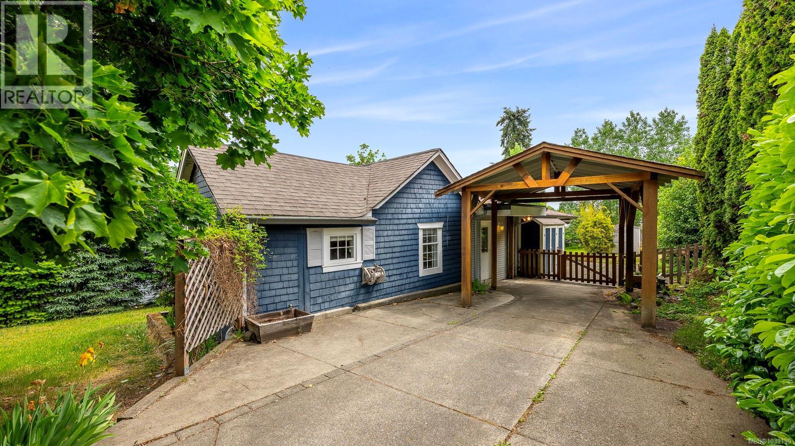 3351 Crescent St, Cumberland, British Columbia  V0R 1S0 - Photo 2 - 1039190