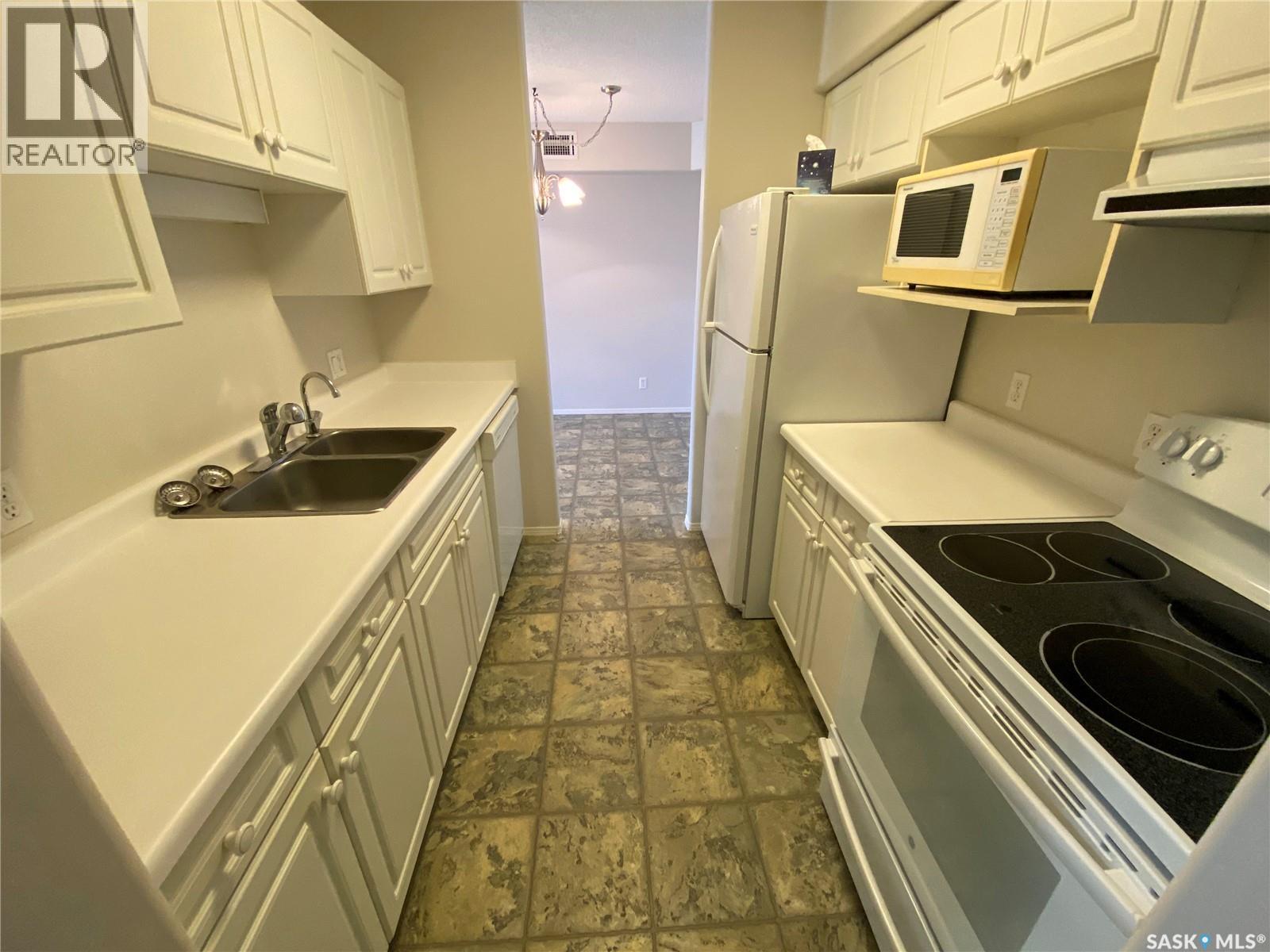 203 57 Russell Drive, Yorkton, Saskatchewan  S3N 4B6 - Photo 2 - SK038009