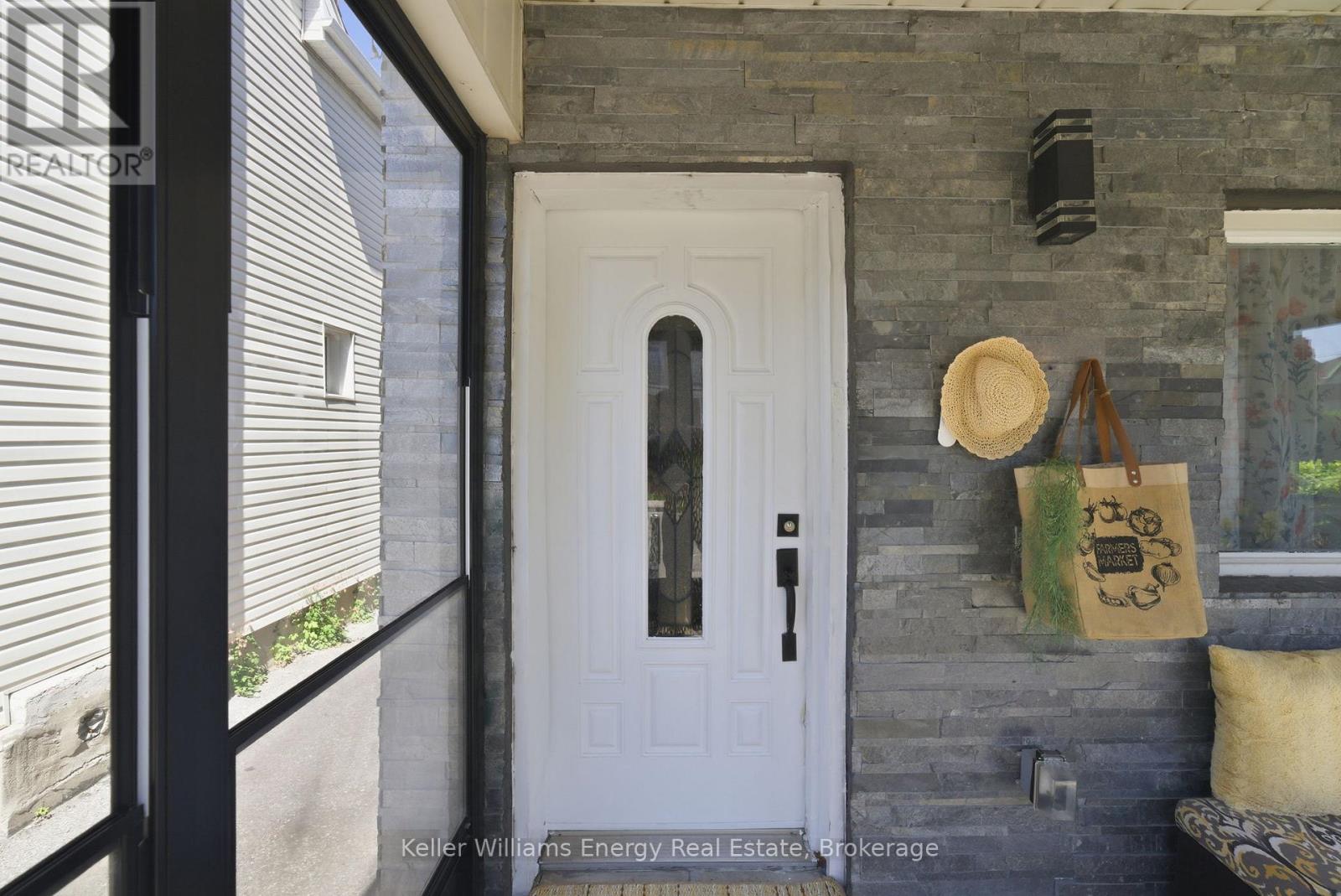 327 Albert Street, Oshawa, Ontario  L1H 4S2 - Photo 4 - E13242200