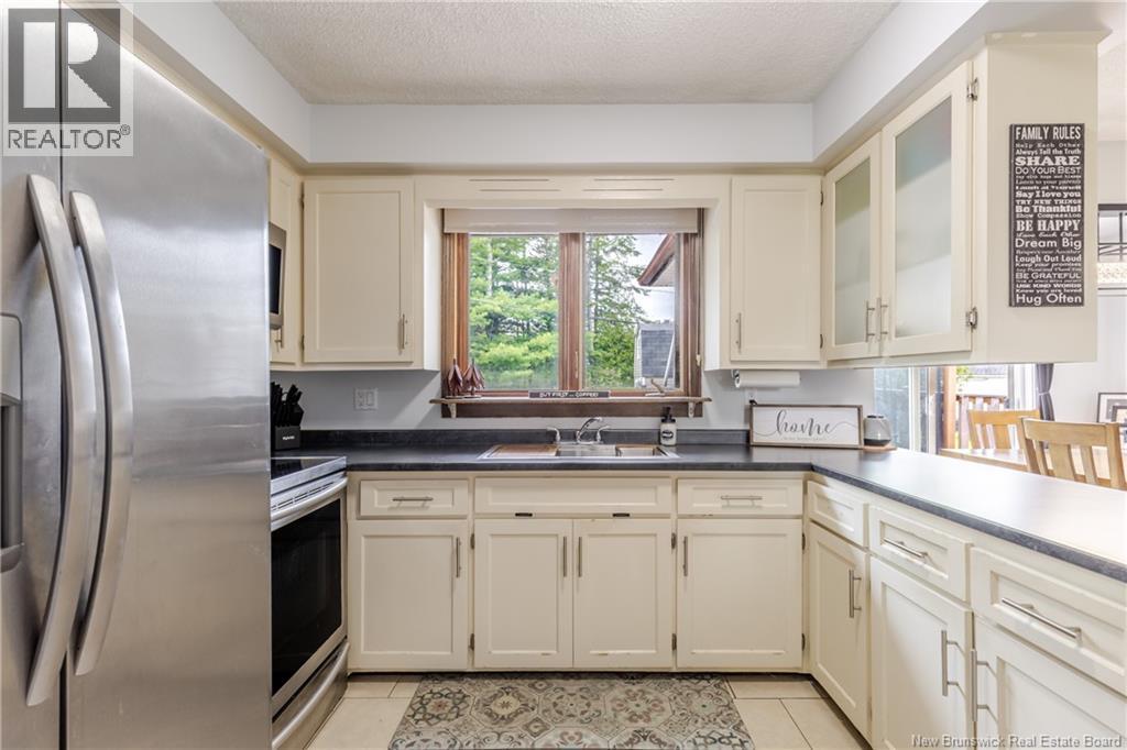 281 Canterbury Drive, Fredericton, New Brunswick  E3B 4M2 - Photo 12 - NB141090