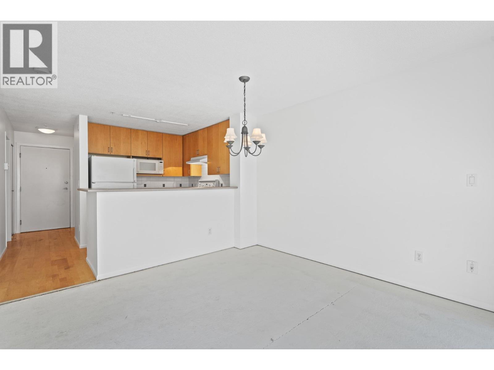306 124 W 3rd Street, North Vancouver, British Columbia  V7M 1E8 - Photo 3 - R3130641