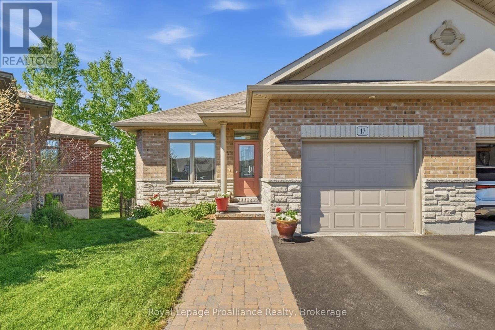 17 Hanover Court, Belleville, Ontario  K8N 4Z5 - Photo 2 - X13242412