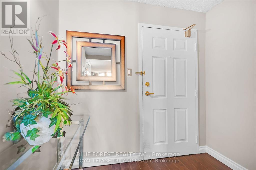 1006 - 363 Colborne Street, London East, Ontario  N6B 3N3 - Photo 2 - X13242384